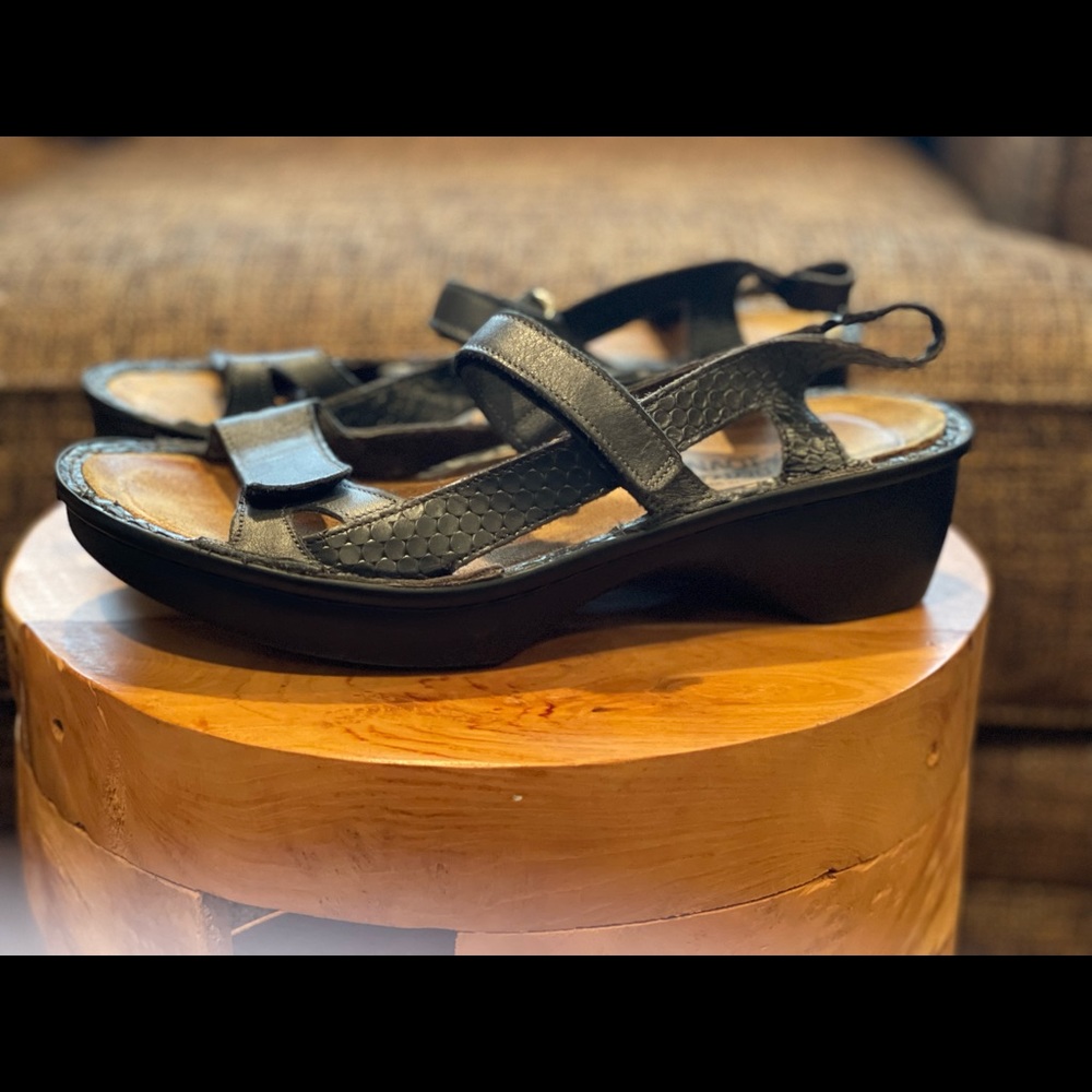 Naot - Size 38 (8-8.5) - Black/Gray